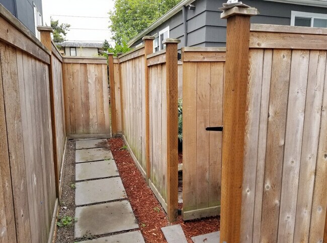 Building Photo - 2904 Alki Ave SW
