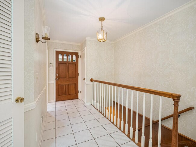 Building Photo - 6625 W Shore Dr