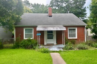 Building Photo - Perfect Location! 2 Bed, 1 Bath Home with Bonus Upstairs Space