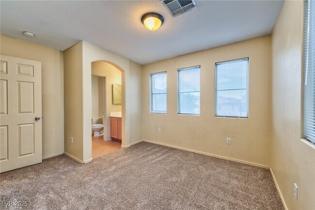 Building Photo - 3945 Bayamon St