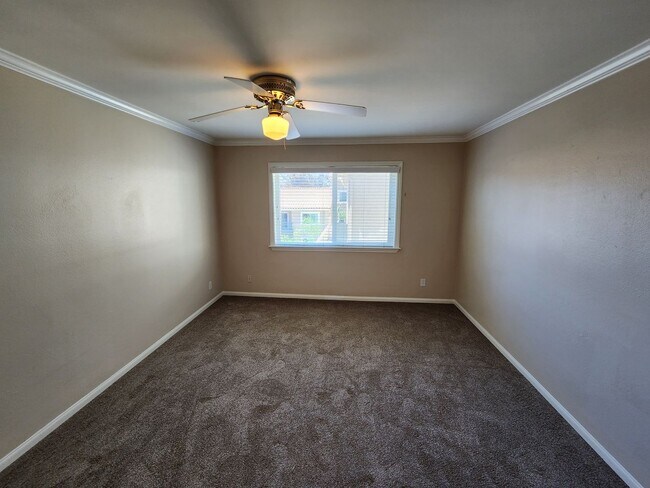 Building Photo - Upper 1 Bedroom Unit Located in Verano Com...