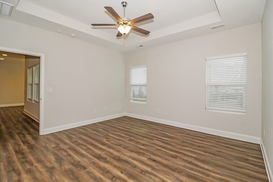 Building Photo - 1600 Carmelina Dr SE
