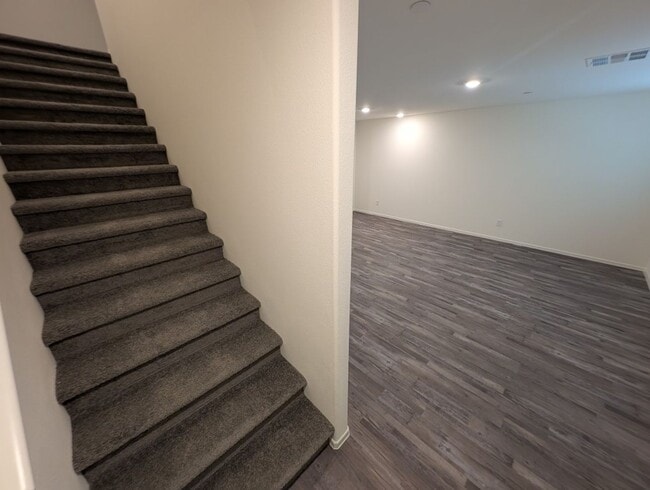 Building Photo - 5009 Hunter Mesa Ave