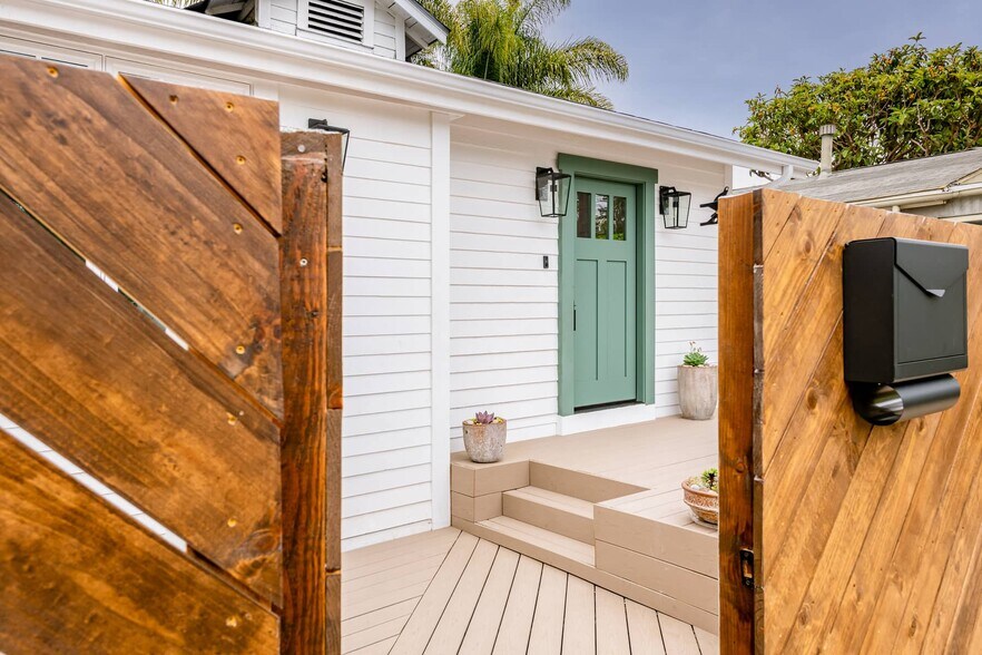 Building Photo - 1425 Cabrillo Ave