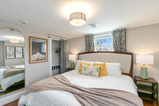 Building Photo - 17 Cedar Terrace