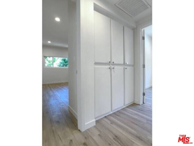 Building Photo - 1900 Silver Lake Blvd