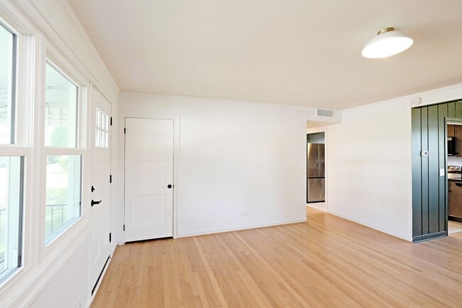 Building Photo - Updated Pet-Friendly Home - Walkable to Downtown Crozet!