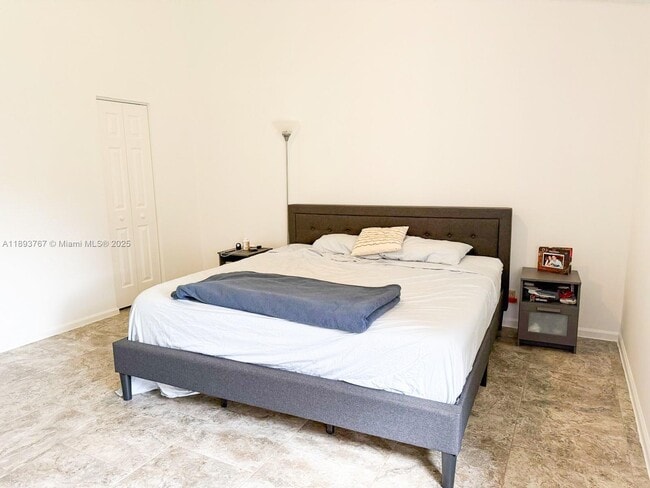 Building Photo - 12 Lexington Ln E