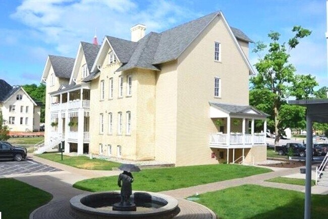 Building Photo - Off-Season Rental 1 Bedroom Condo Grand Tr...