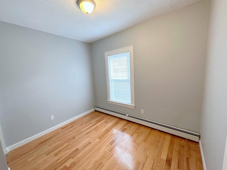 Building Photo - 295 Windsor St