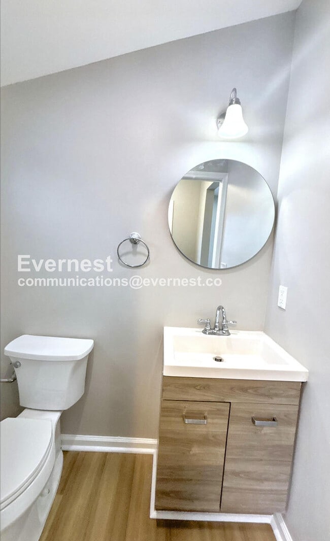 Building Photo - 2430 Steele Ave