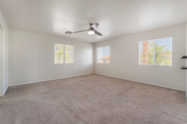 Building Photo - Beautiful Home in a Corner Lot!