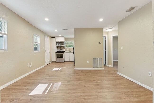 Building Photo - 5000 Huppel Ave