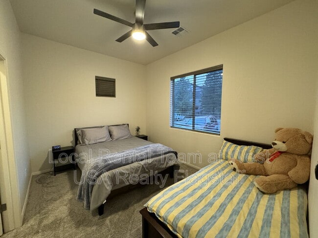 Building Photo - 1650 E Ponderosa Pkwy