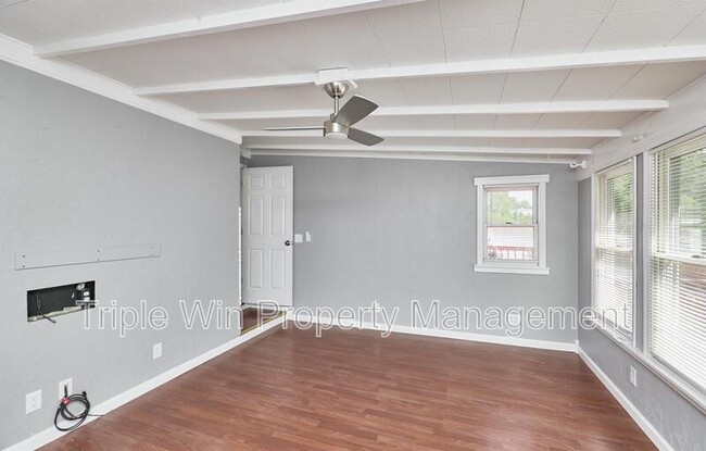 Building Photo - 2548 Bolton St