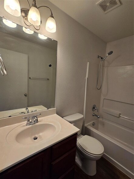 Building Photo - 1124 Hyde Park Dr