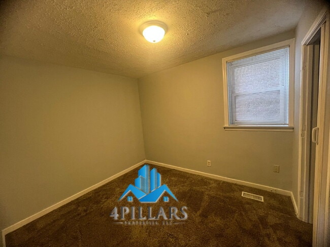 Building Photo - 1311 E Columbus Dr