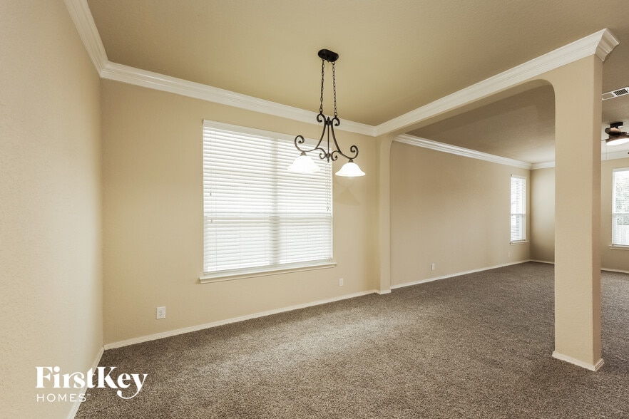 Building Photo - 10834 Mustang Oak Dr