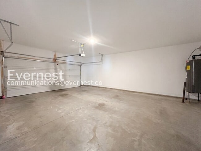 Building Photo - 3 Bed/2 Bath Home with Garage / Pet-Friendly / Available Now!