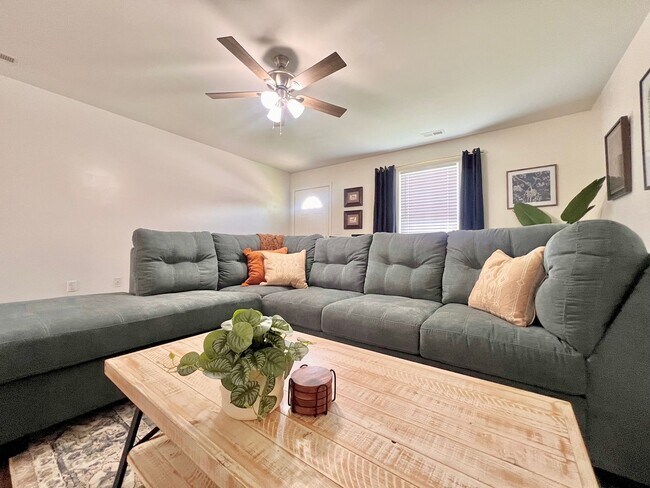 Building Photo - 707 Bagwell Ct