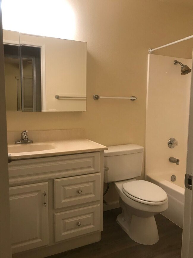 Building Photo - Cozy Grand Terrace Home