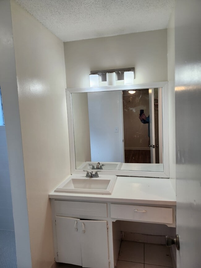 Building Photo - 1381 Biscayne Dr