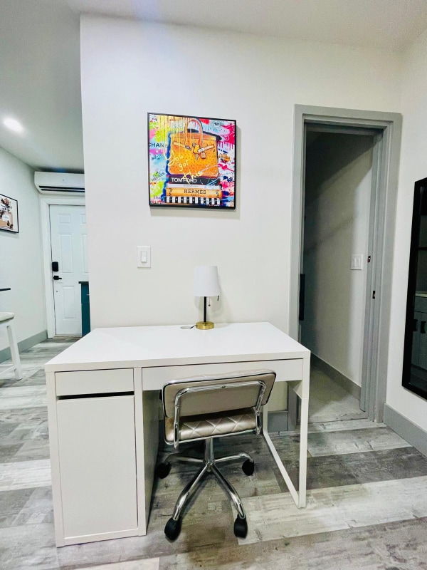 Building Photo - 201 NE 28th Terrace