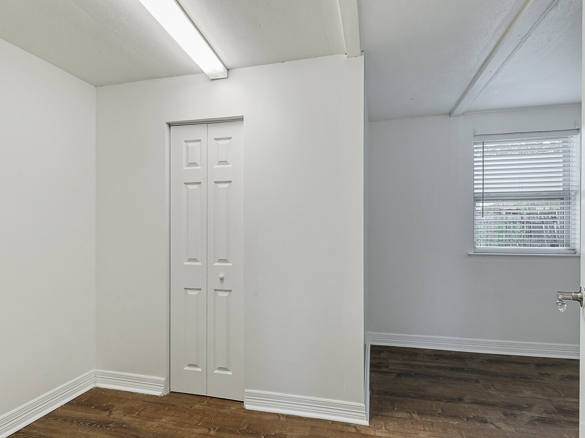 Building Photo - 6950 Hillcrest Ave