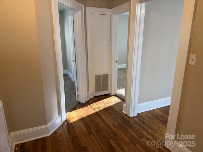 Building Photo - 445 Reynolda Dr