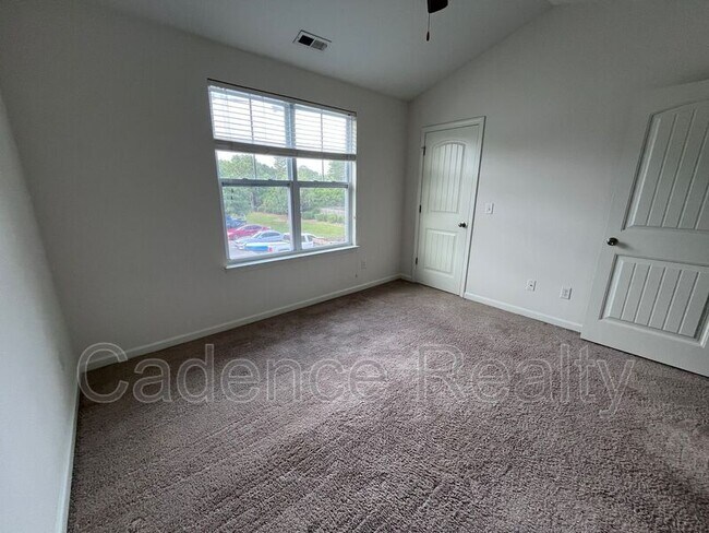 Building Photo - 202 Jordan Ln