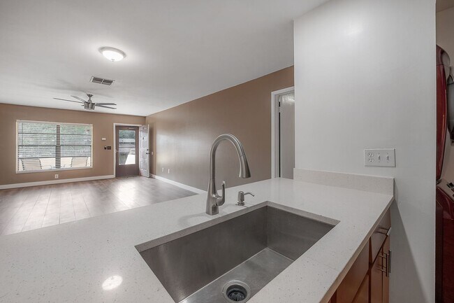 Building Photo - 13608 S Village #6204
