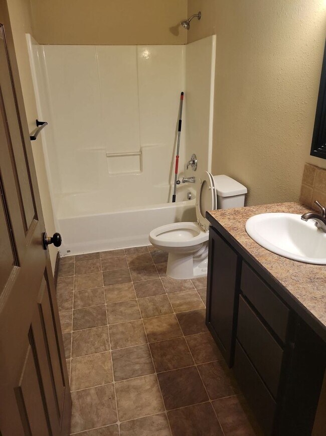 Building Photo - 236 Quincy St