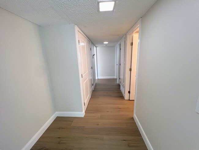 Building Photo - 18912 Valley Cir