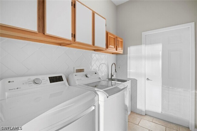 Building Photo - 3381 Mystic River Dr