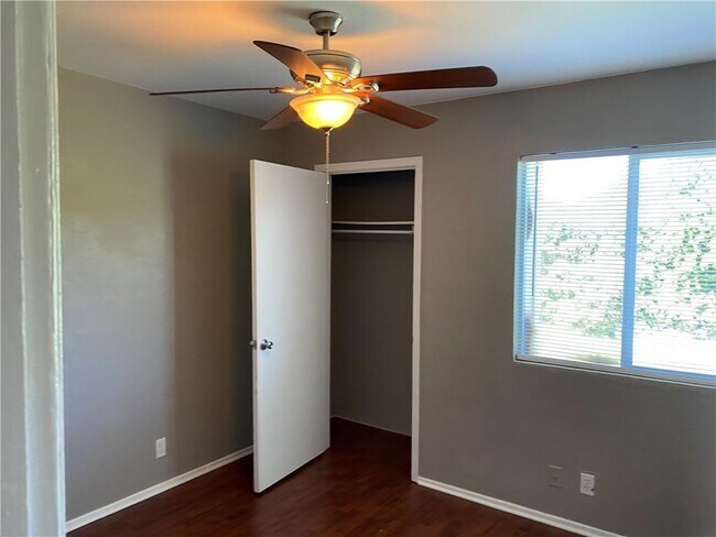 Building Photo - 10212 Brownie Dr