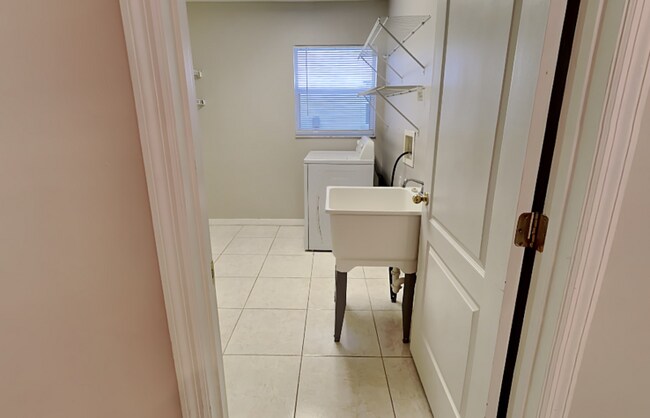 Building Photo - 12806 Sophiamarie Loop