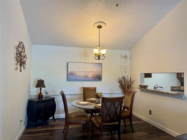 Building Photo - 4032 Crockers Lake Blvd