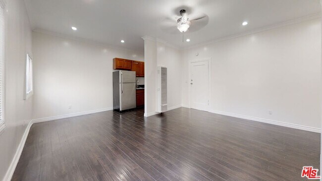 Building Photo - 5522 Sierra Vista Ave