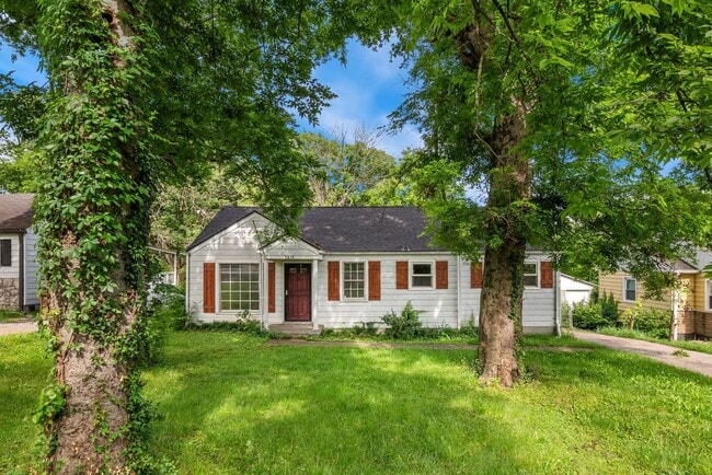 Building Photo - Charming North Nashville Cottage