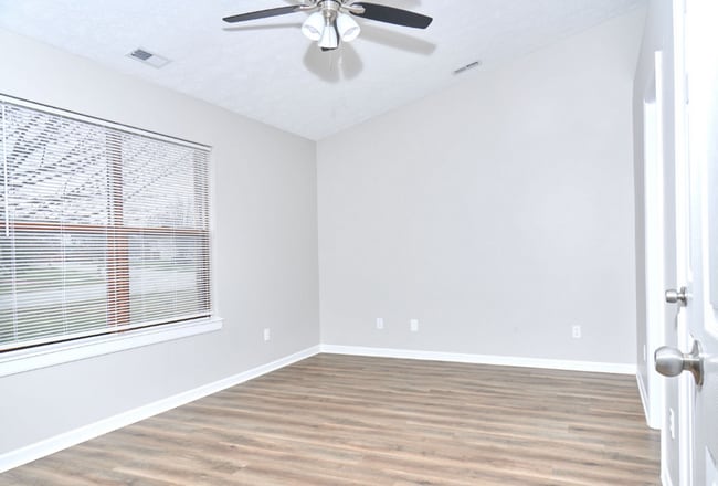 Building Photo - Beautiful Three Bedroom Single Family Home...