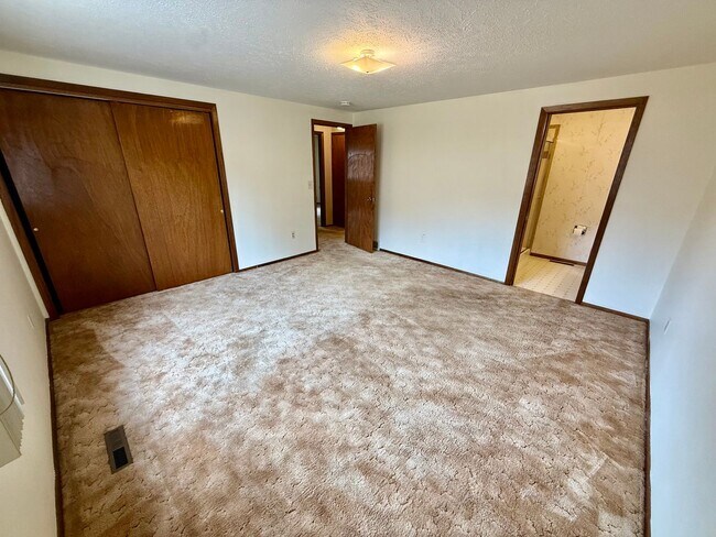 Building Photo - 4808 N Franklin Ave