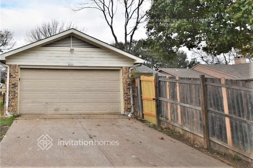 Building Photo - 8465 Willow Creek Dr