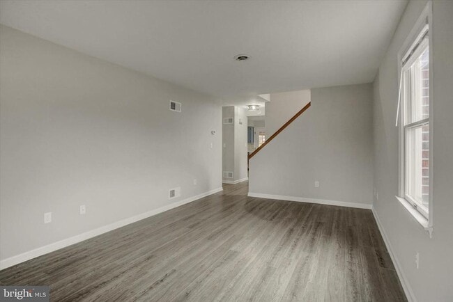 Building Photo - 2367 McCleary Dr