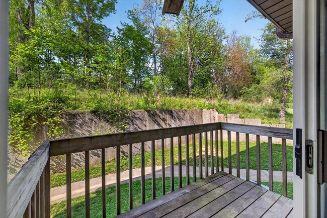 Building Photo - 599 E Graham Pl