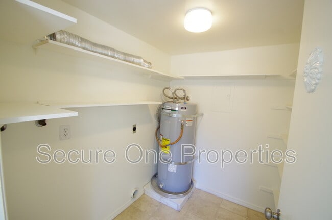 Building Photo - 491 Serento Cir