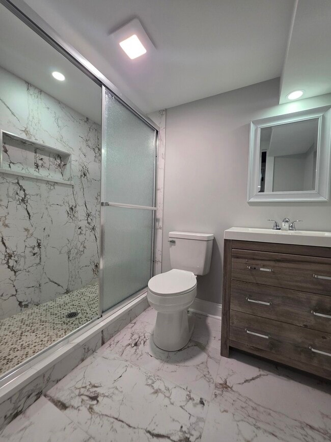 Building Photo - 407 Warner St