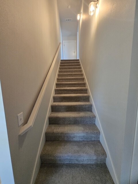 Building Photo - 480 S Benchmark Ln