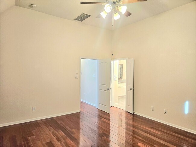 Building Photo - 9610 Knights Station Dr