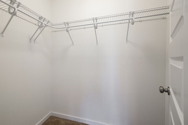 Building Photo - 3 Bedroom Corner Townhome!!! Available Early-Mid April****