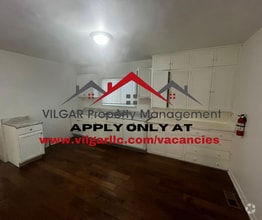Building Photo - Spacious & Smart Layout! 3-bedroom, 1-bath...